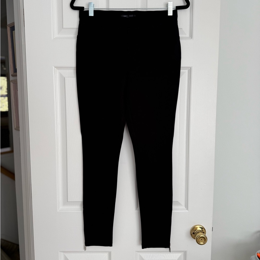 Romeo & Juliet Couture Black Leggings With Ankle Zippers